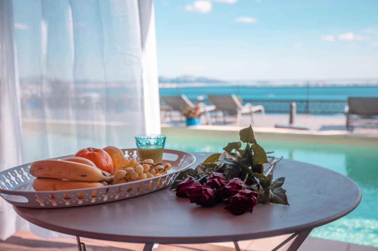 Piscine Vue 1 * Marseilles