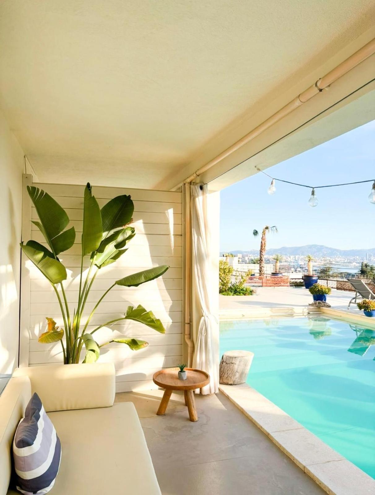 Piscine Vue 1 *